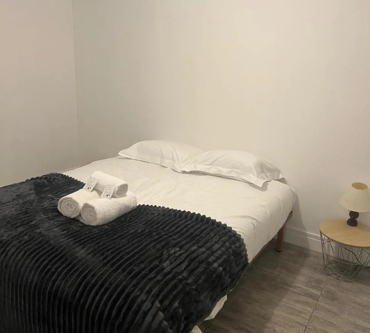 Cabana & Le Carrefour Lyonnais - Metro 5 Min Villeurbanne Apartment