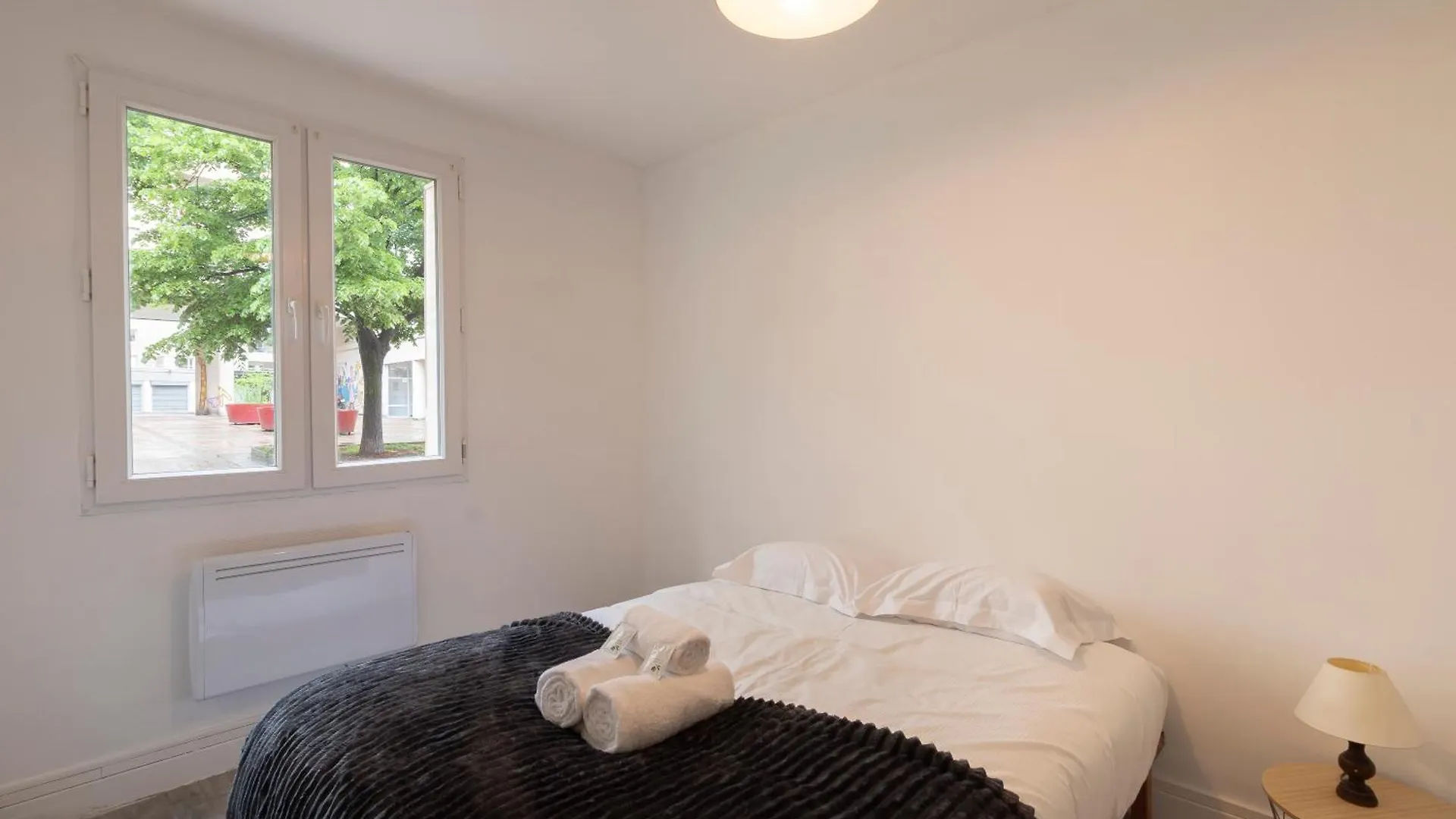 Apartment Cabana & Le Carrefour Lyonnais - Metro 5 Min Villeurbanne