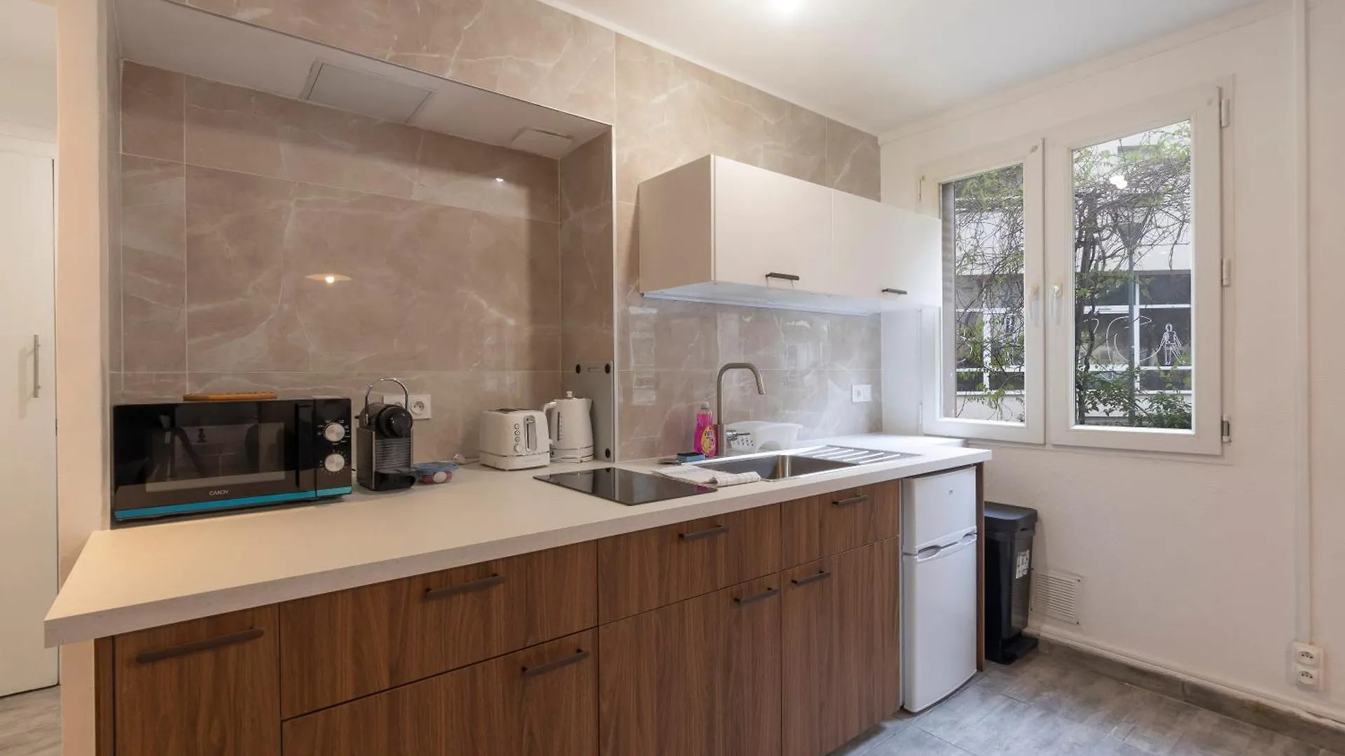 Cabana & Le Carrefour Lyonnais - Metro 5 Min Villeurbanne 0*,