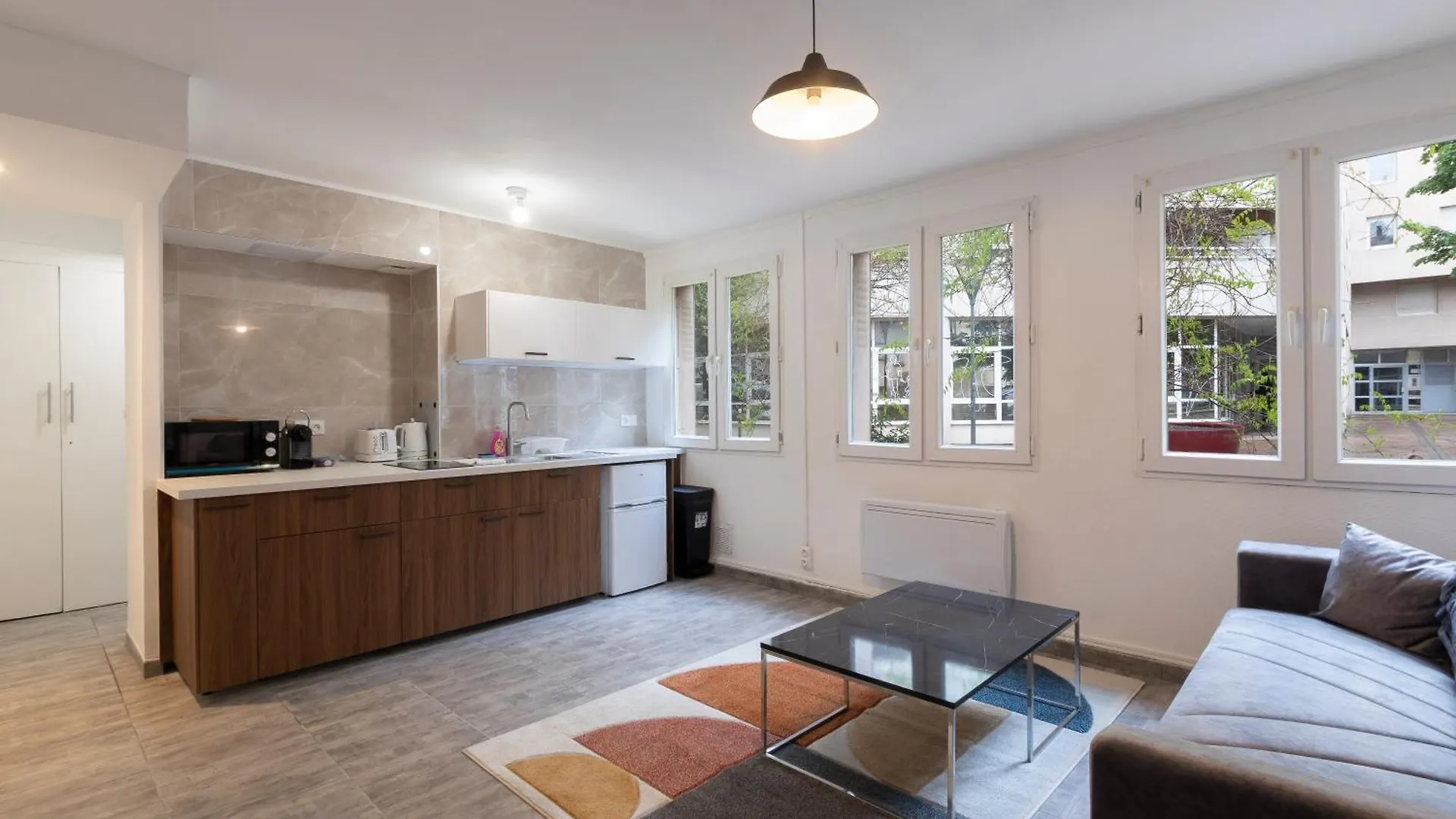 Cabana & Le Carrefour Lyonnais - Metro 5 Min Villeurbanne